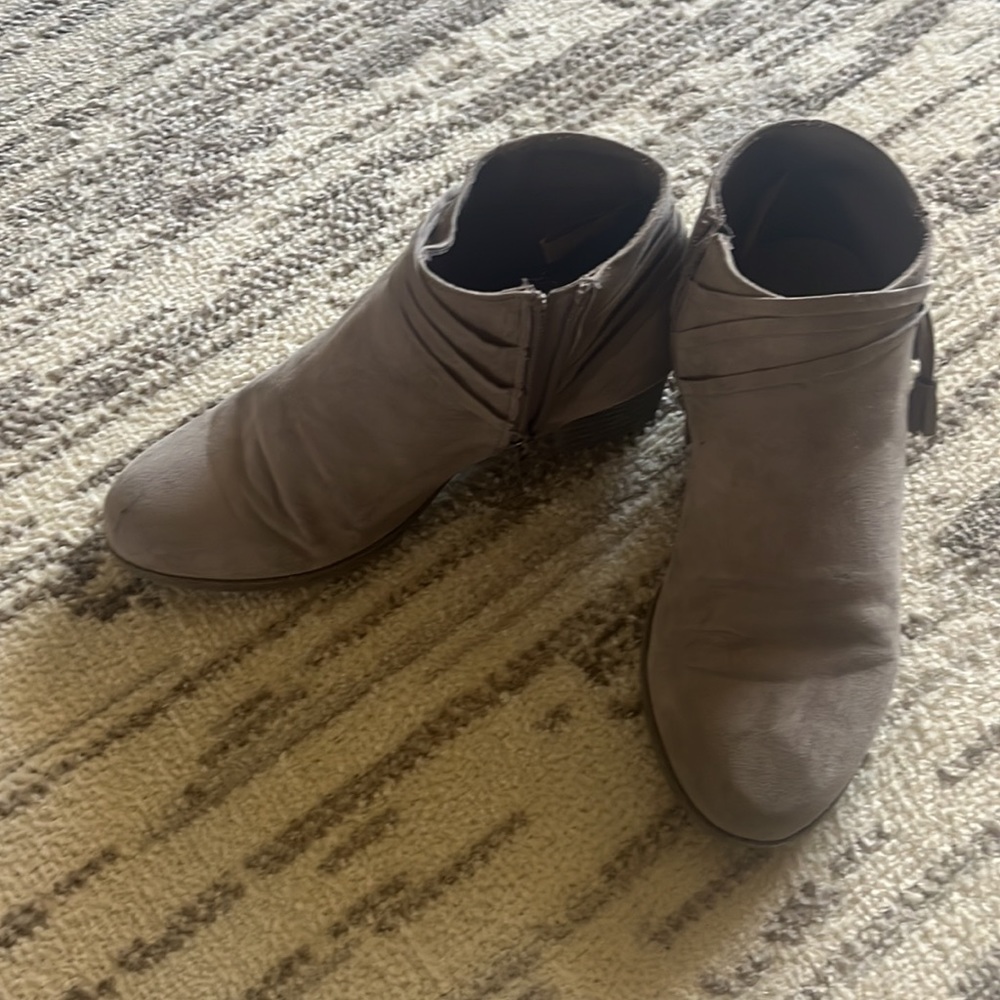 Boots - Picture 2 of 6